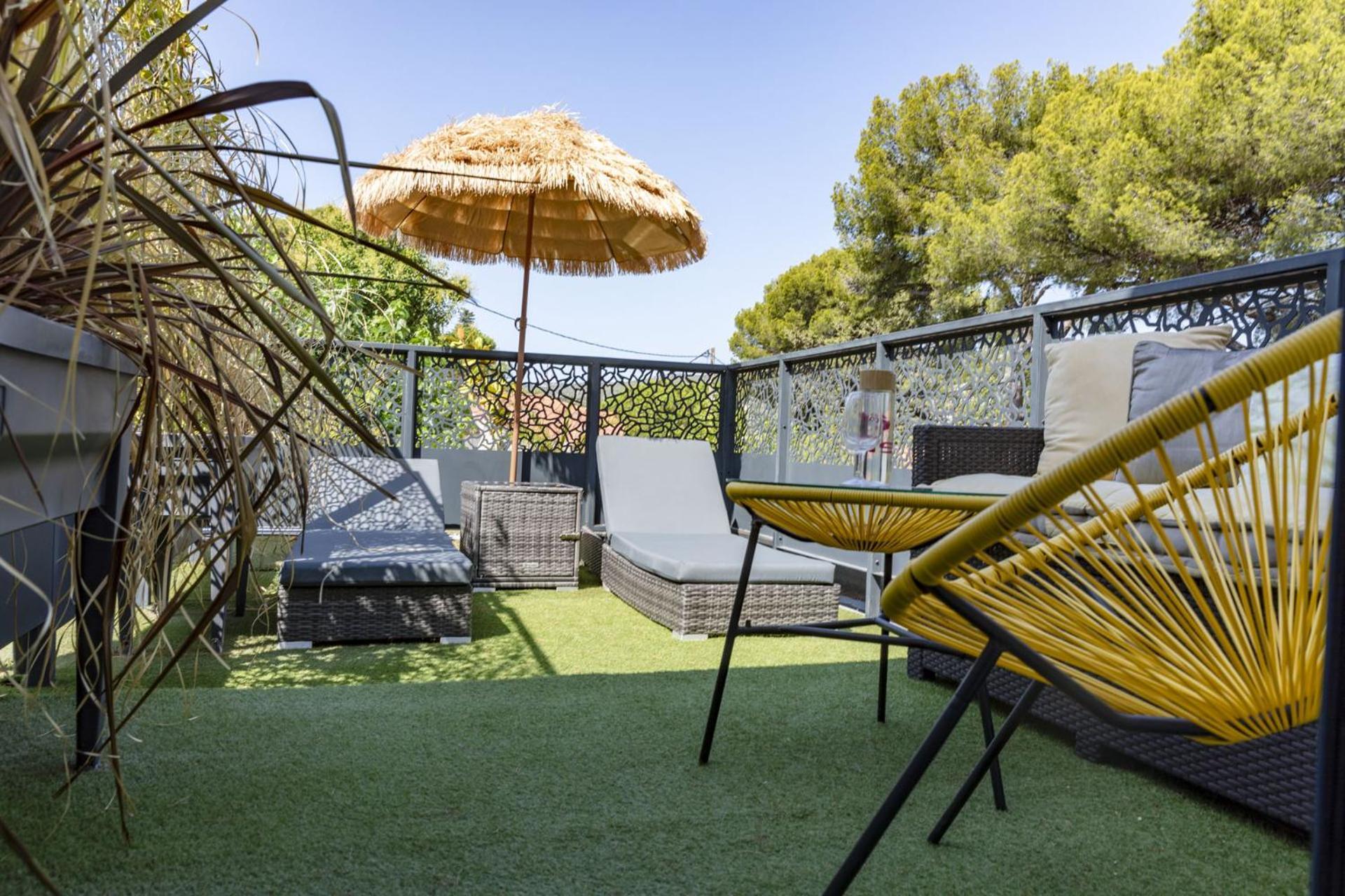 Hotel Eden Cassis - Centre-Ville- Piscine Chauffee, Jacuzzi Et Sauna - Parking Prive Bagian luar foto
