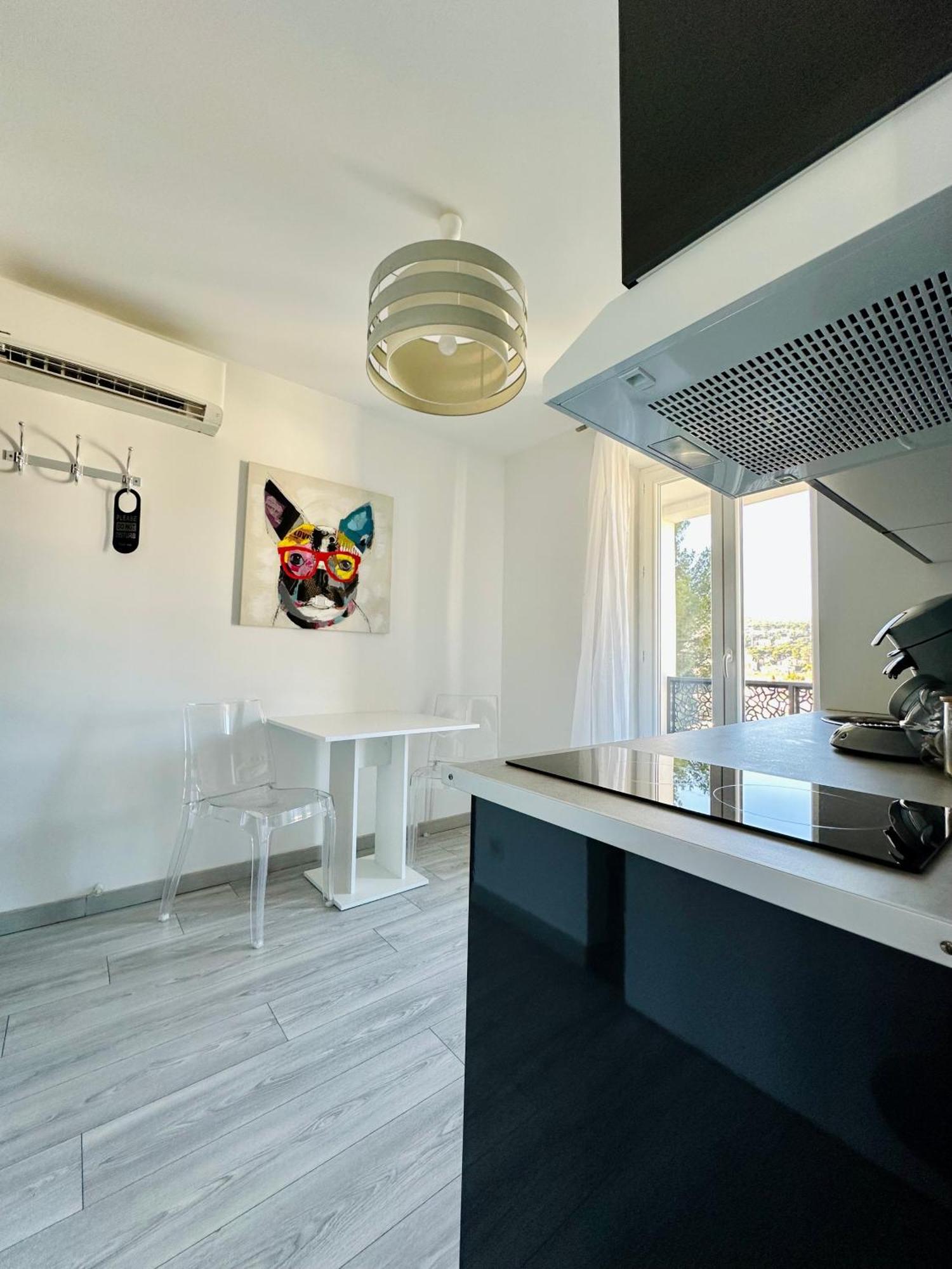 Hotel Eden Cassis - Centre-Ville- Piscine Chauffee, Jacuzzi Et Sauna - Parking Prive Bagian luar foto