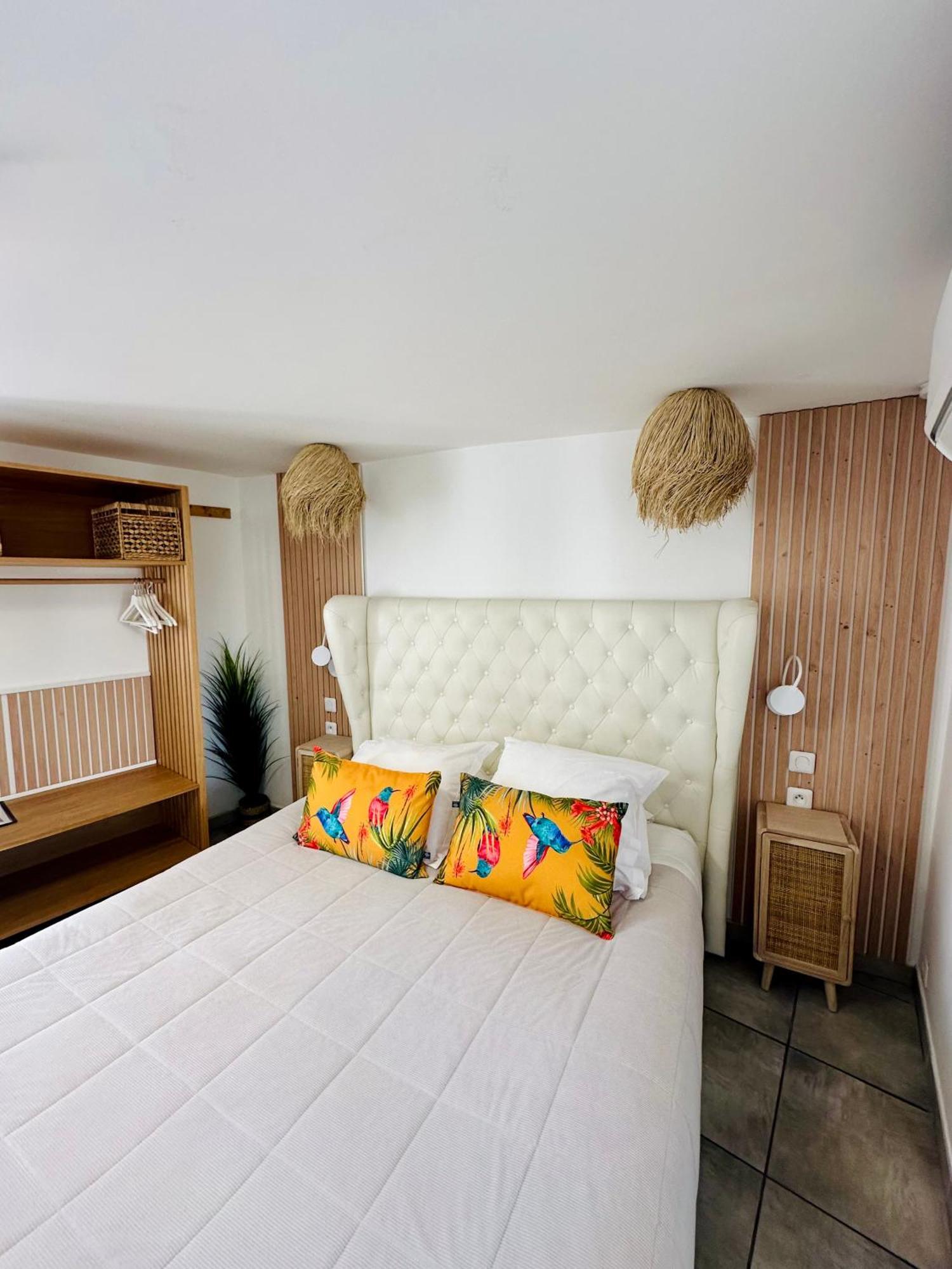Hotel Eden Cassis - Centre-Ville- Piscine Chauffee, Jacuzzi Et Sauna - Parking Prive Bagian luar foto
