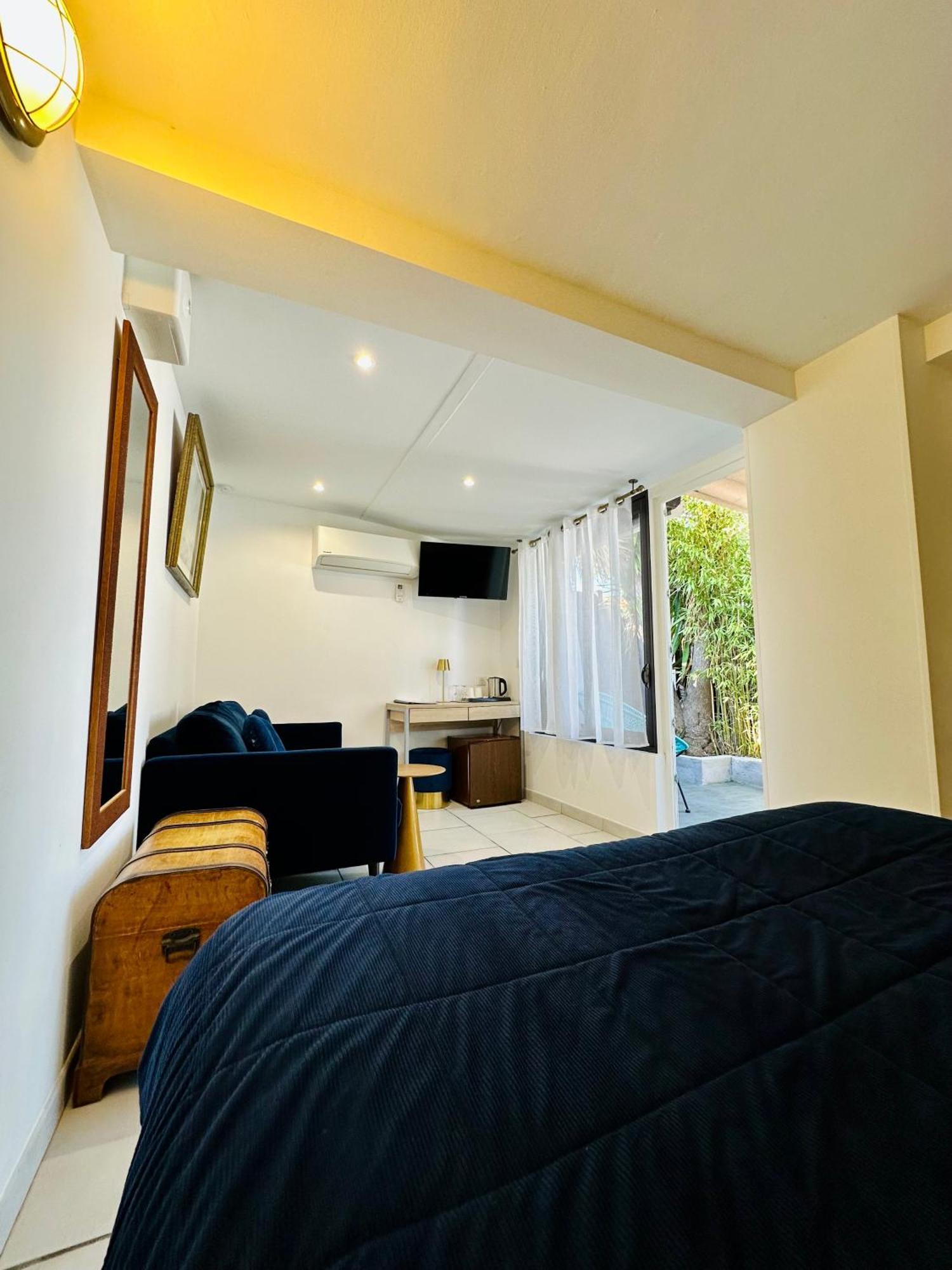 Hotel Eden Cassis - Centre-Ville- Piscine Chauffee, Jacuzzi Et Sauna - Parking Prive Bagian luar foto