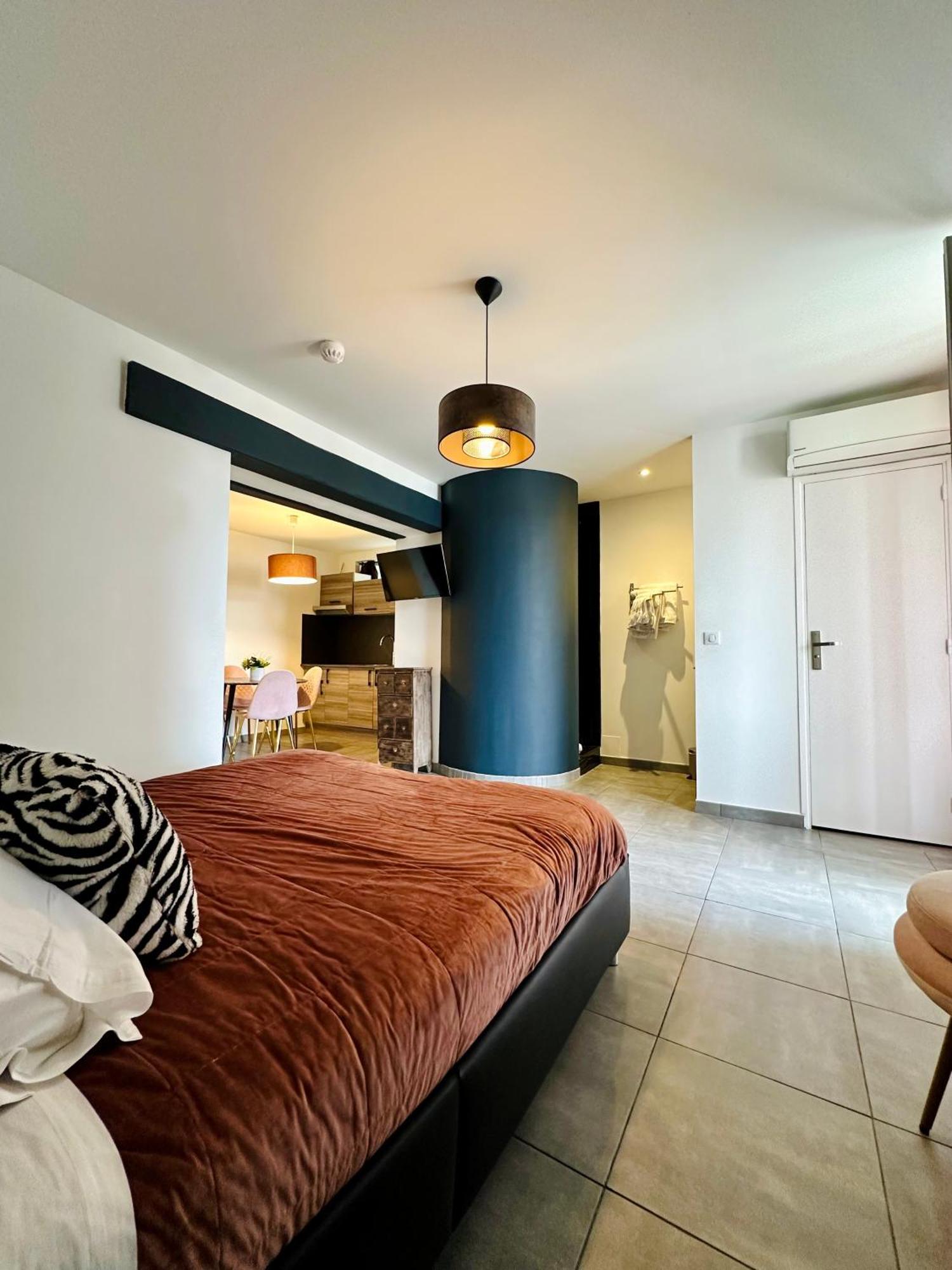 Hotel Eden Cassis - Centre-Ville- Piscine Chauffee, Jacuzzi Et Sauna - Parking Prive Bagian luar foto